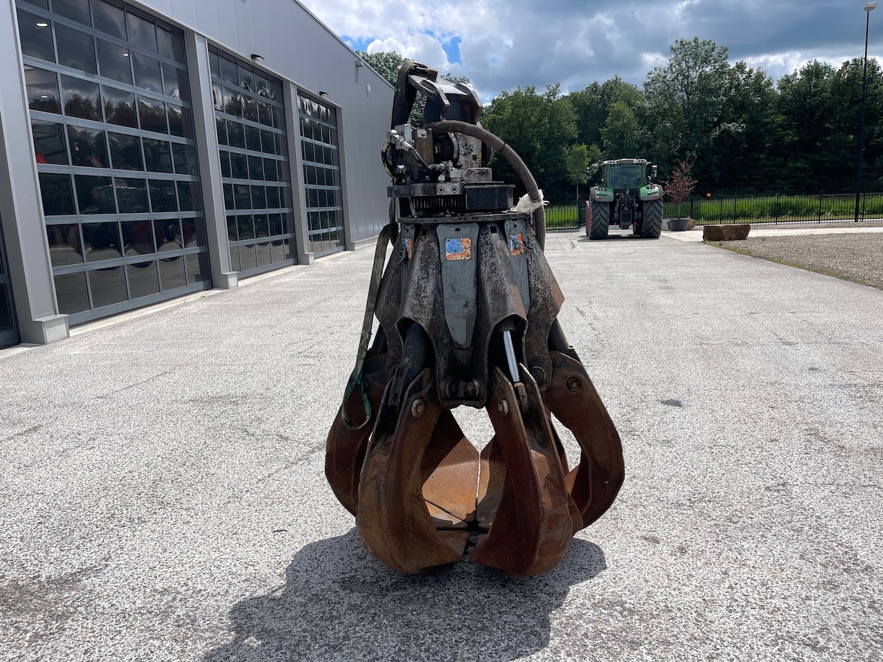 Poliepgrijper 550 liter met rotator 2019