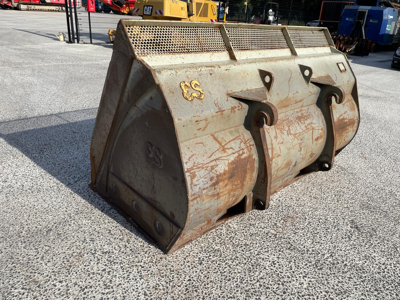 Eurosteel Dichte bak 243cm 2230 ltr Volvo / Lundberg aansl 2013